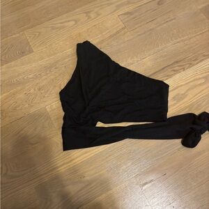 Black One-Shoulder cropped tie on side Top NWT diosa size large